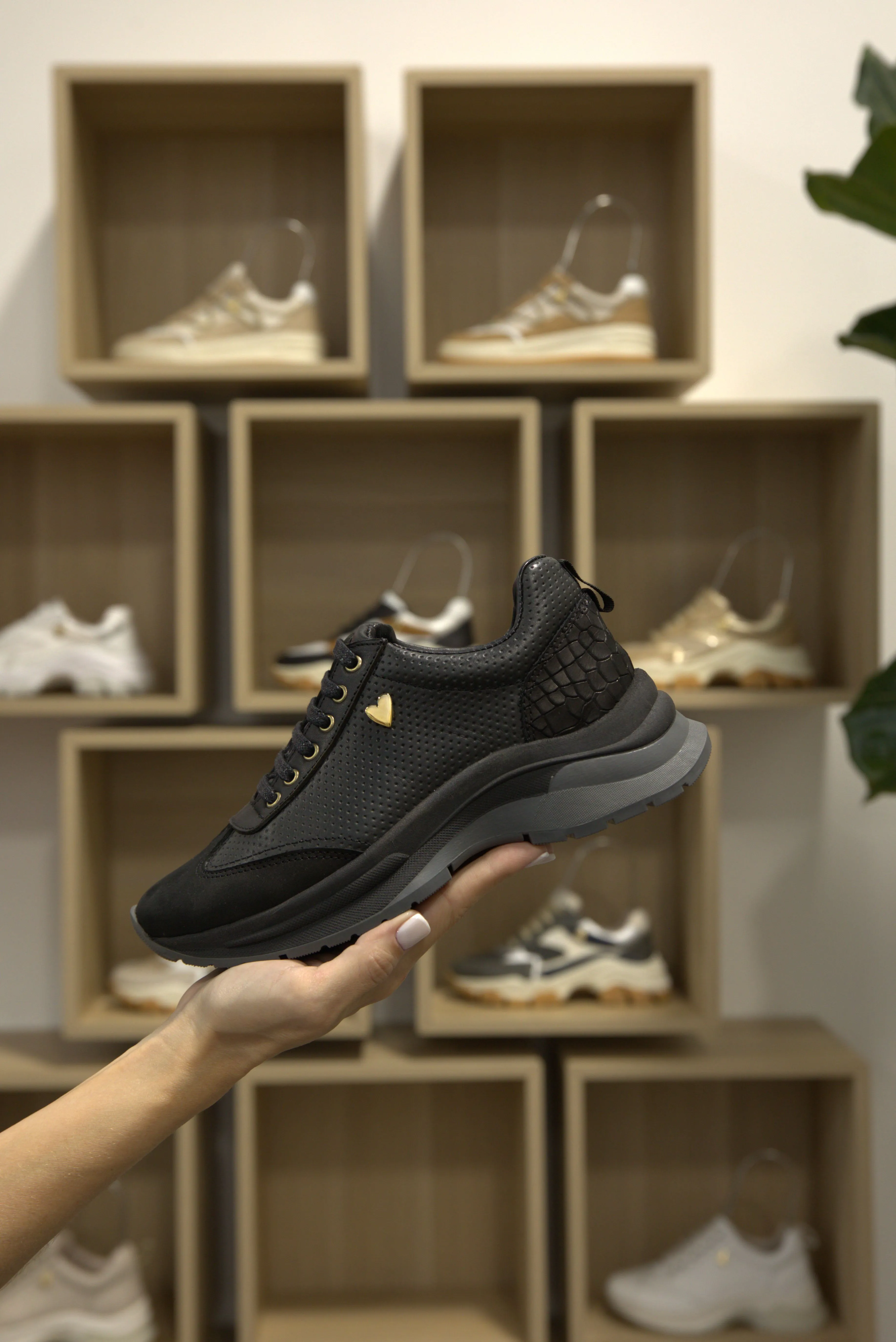 Ayra Sneakers - Black