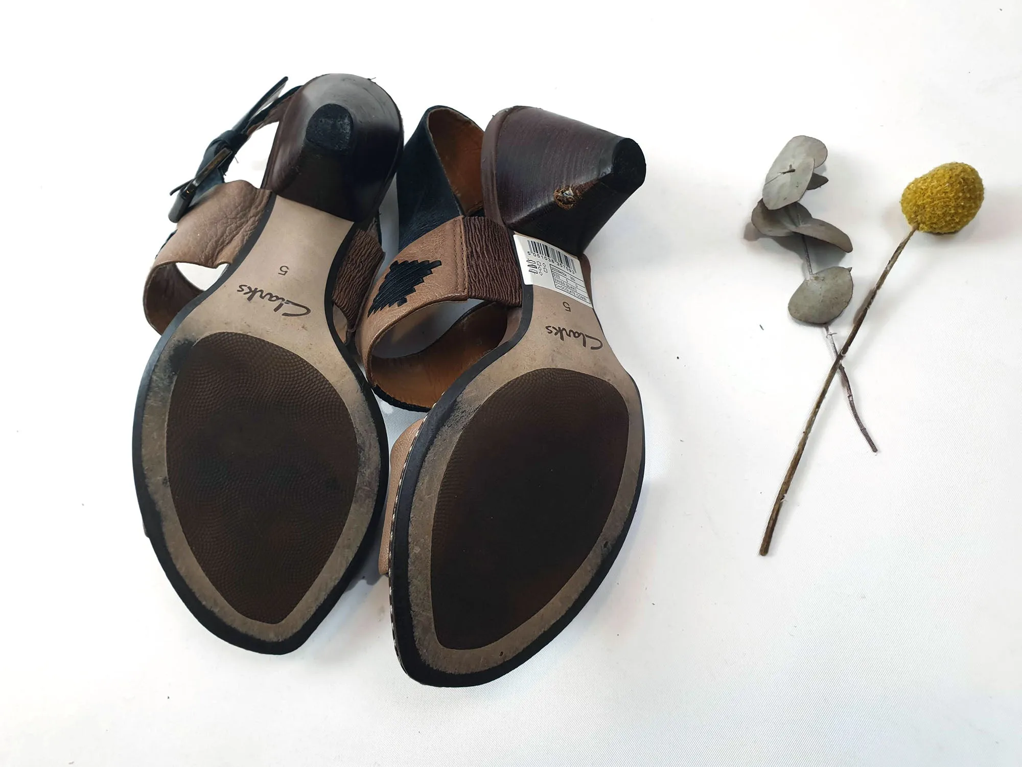 Clarks brown leather heels with black detail size UK 5 / AU 7 (best fits 7.5)