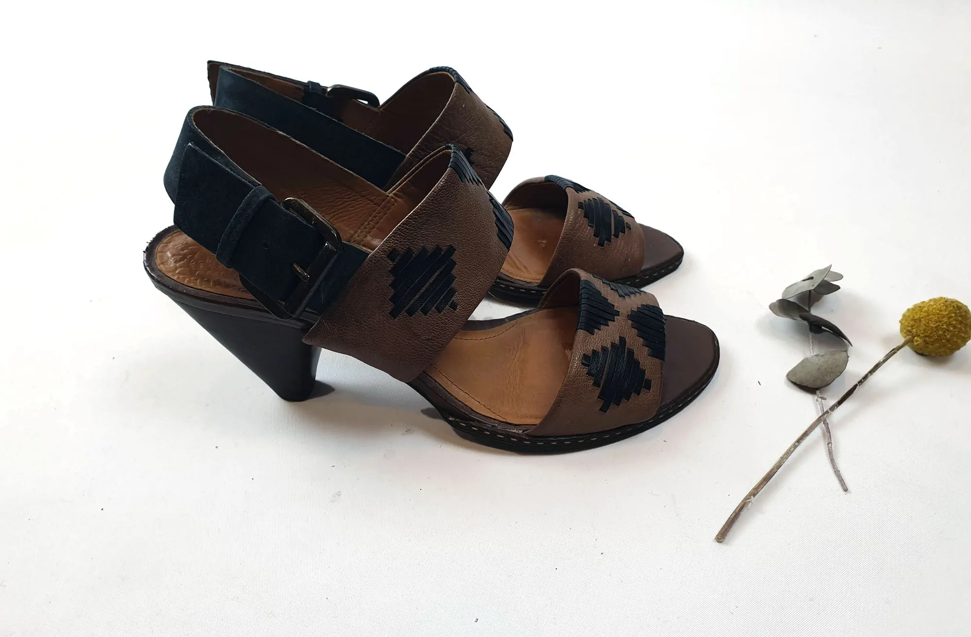 Clarks brown leather heels with black detail size UK 5 / AU 7 (best fits 7.5)