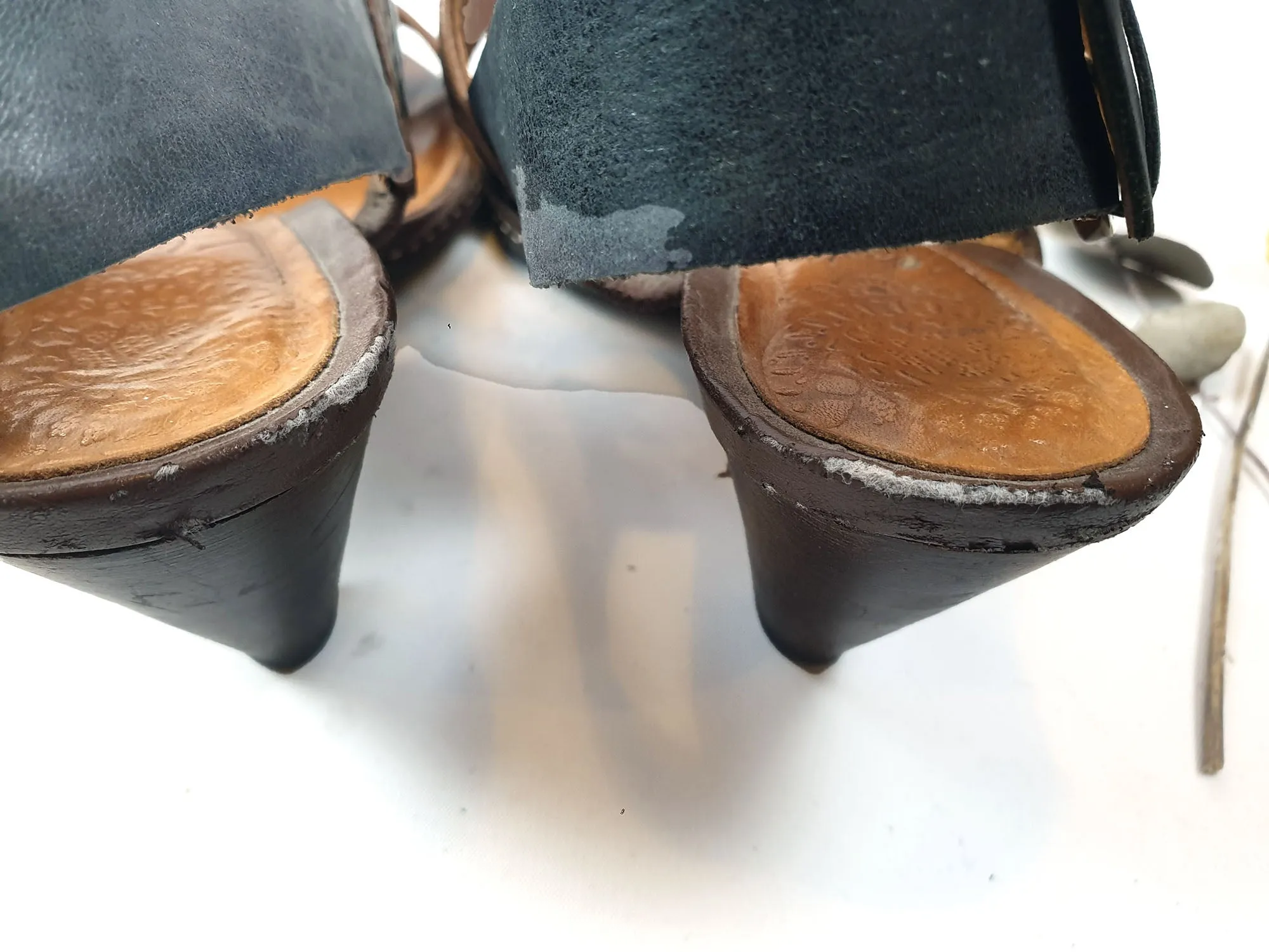 Clarks brown leather heels with black detail size UK 5 / AU 7 (best fits 7.5)