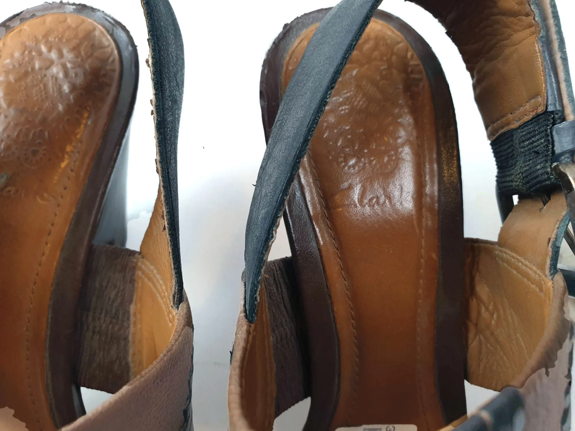 Clarks brown leather heels with black detail size UK 5 / AU 7 (best fits 7.5)