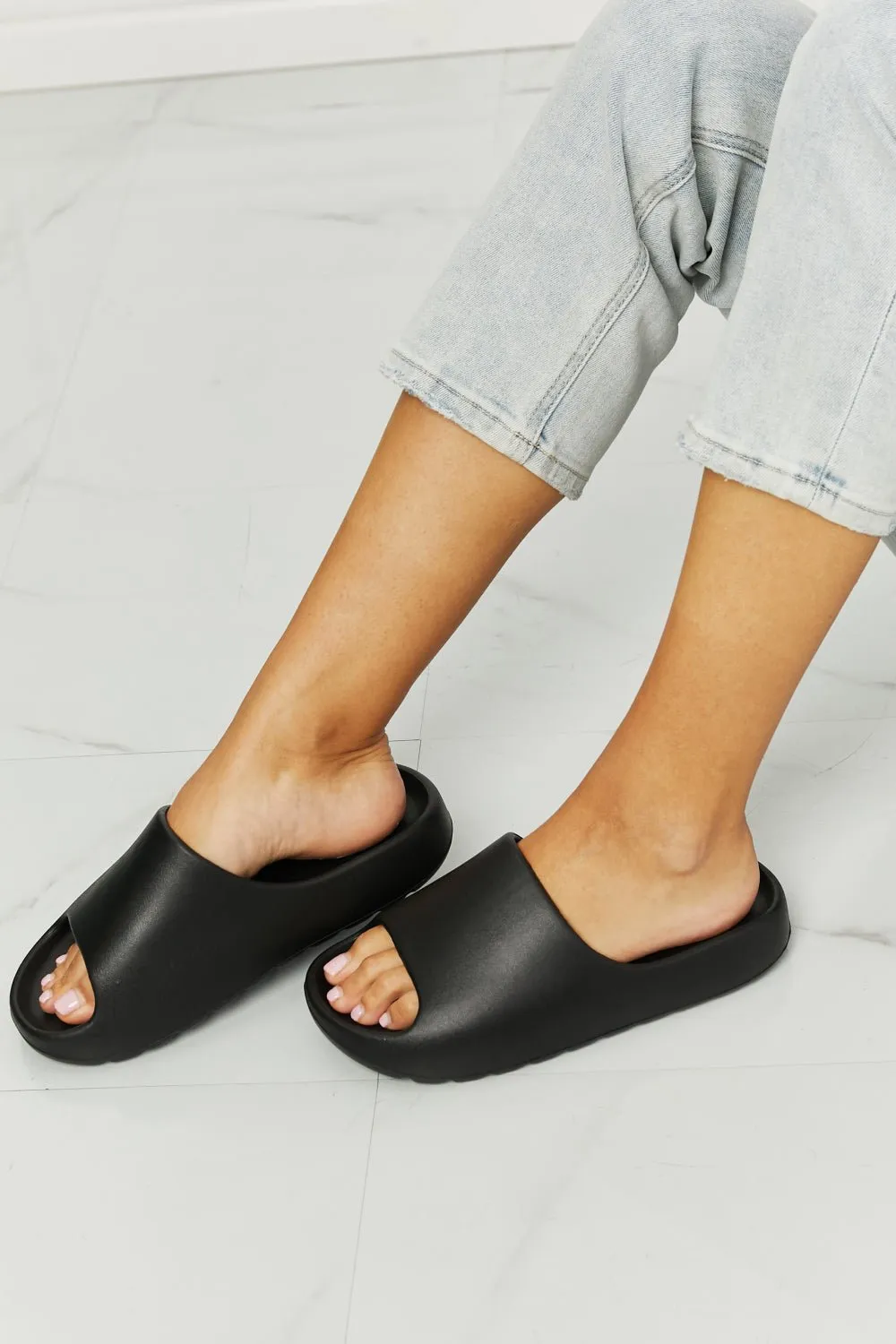 Open Toe Rubber Slide Sandals in Black