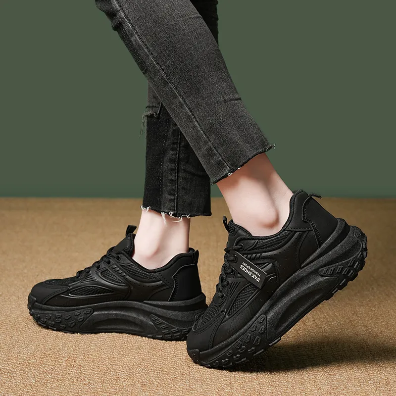 Soft sole breathable casual shoes