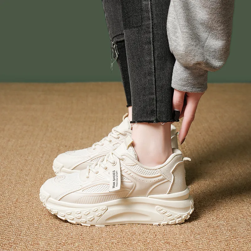 Soft sole breathable casual shoes