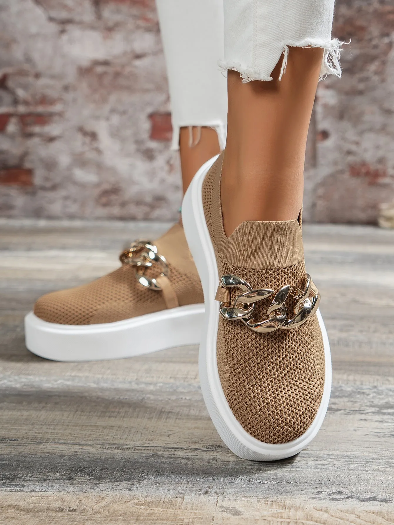 Women's Breathable Chain Decor Slip On Shoes